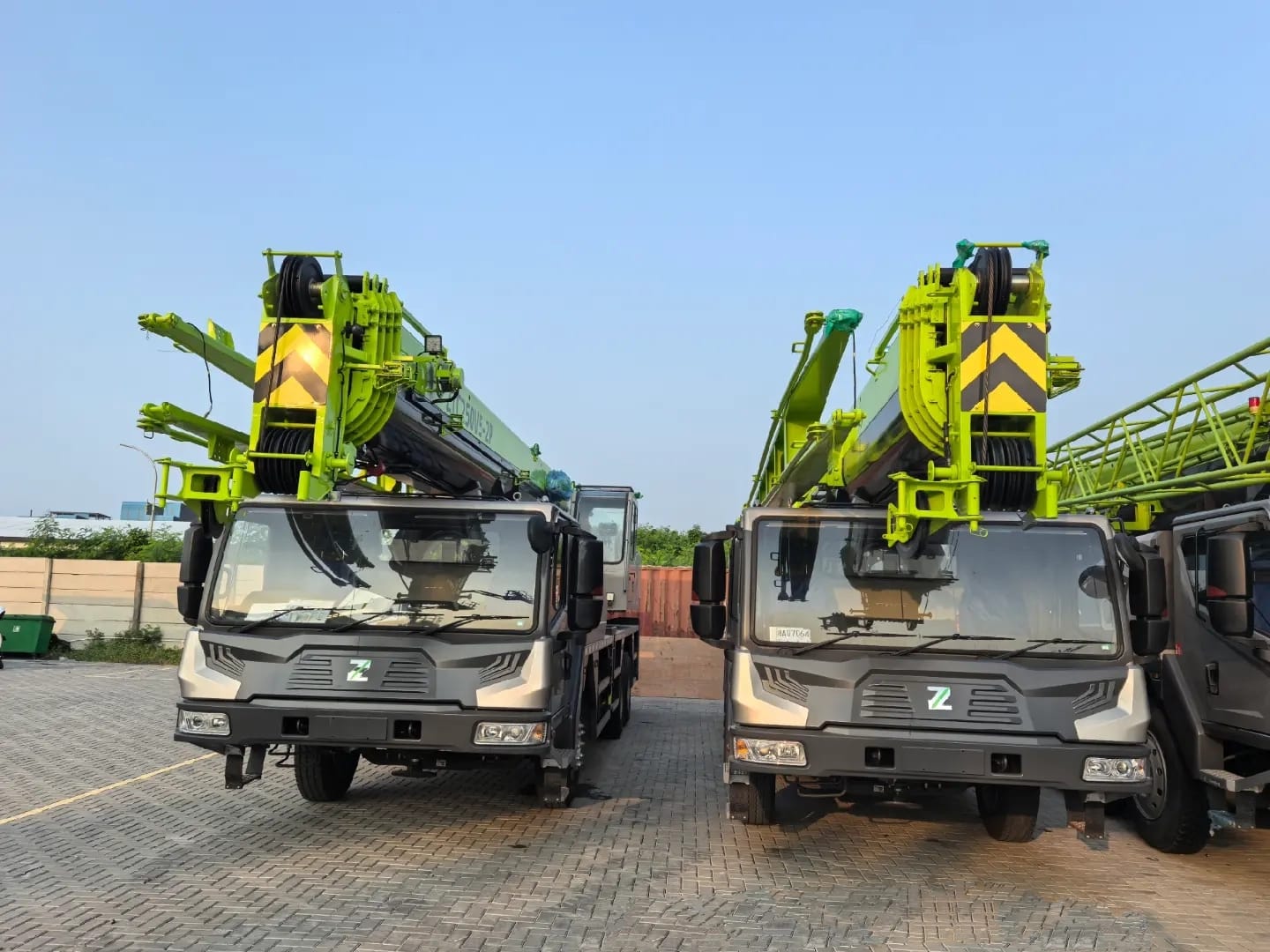 Sewa Mobil Crane Bekasi Rental Mobil/Truk Crane Per Jam
